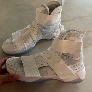 NEW Nike Lebron Soldier 10 US 7 white